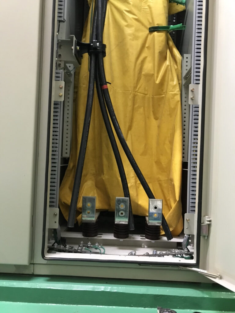 尼崎市　某工場電気室高圧ケーブル新設端末接続作業