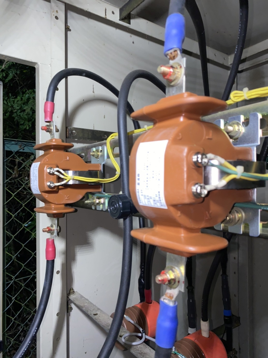 神戸三木 ゴルフ場　キュービックにてトランス、機器各種取り替え、夜間停電更新工事の画像